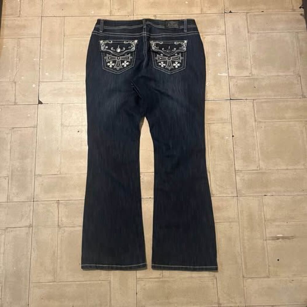 Women’s Y2K bootcut Jeans with back pocket design size 12 (34x31)